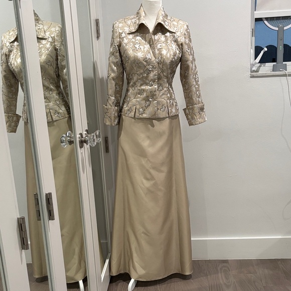 JS Collections 2pc long skirt and embellished jacket with beautiful buttons - Picture 1 of 6